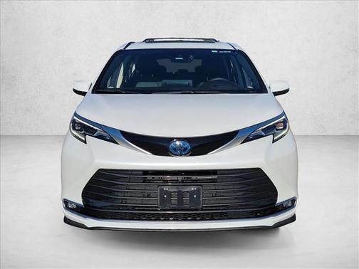 2024 Toyota Sienna Platinum