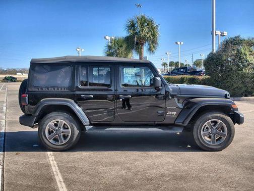 2023 Jeep Wrangler 4-Door Sahara 4x4