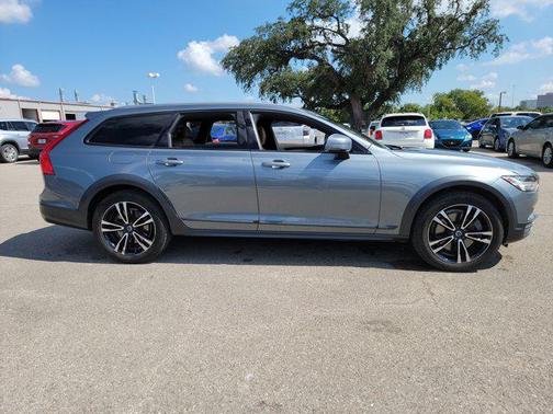 2018 Volvo V90 Cross Country T5