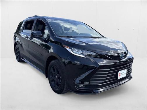 2025 Toyota Sienna Woodland Edition