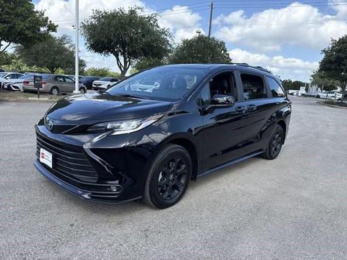 2025 Toyota Sienna Woodland Edition