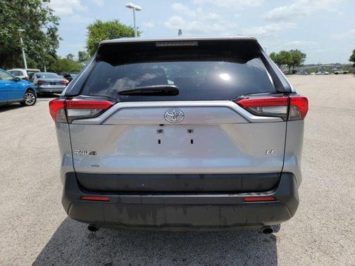 Silver Sky Metallic 2019 Toyota RAV4 LE