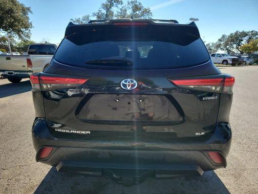 2022 Toyota Highlander Hybrid XLE
