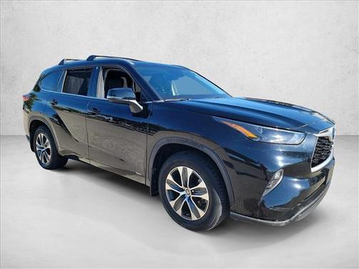 2022 Toyota Highlander Hybrid XLE