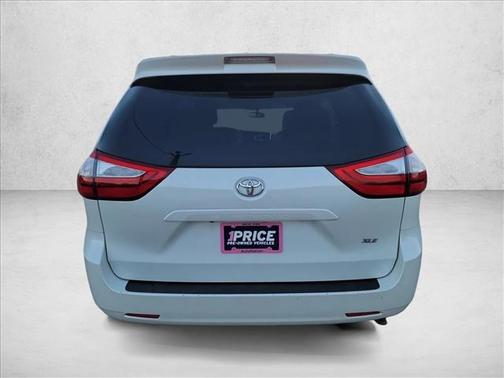 2016 Toyota Sienna XLE