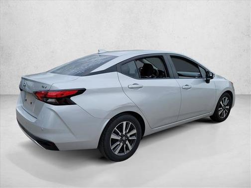 Brilliant Silver Met 2020 Nissan Versa 1.6 SV