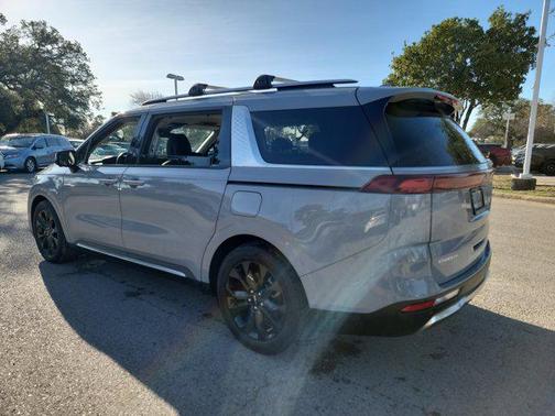 2024 Kia Carnival SX