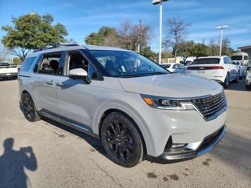 2024 Kia Carnival SX