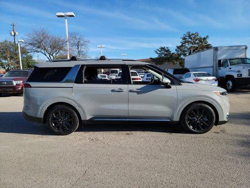 2024 Kia Carnival SX