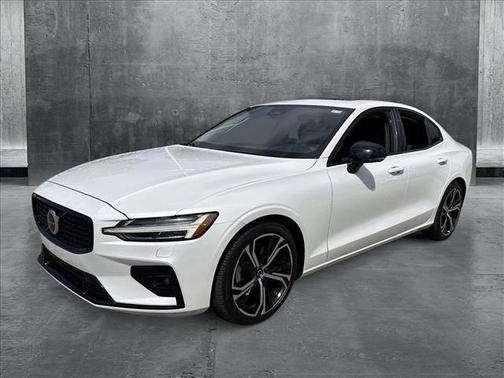 2024 Volvo S60 B5 Core Dark Theme