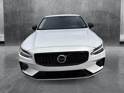 2024 Volvo S60 B5 Core Dark Theme