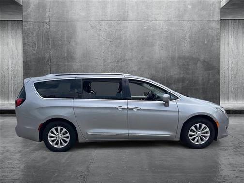 2018 Chrysler Pacifica Touring-L