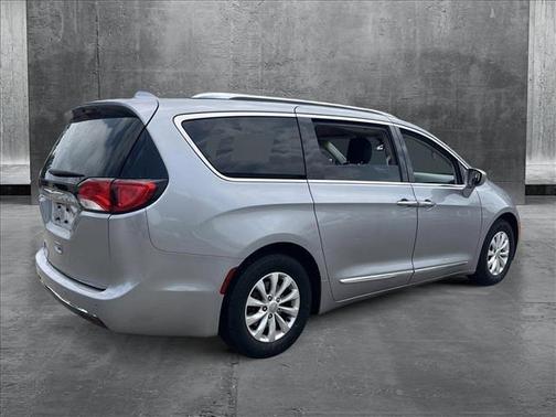 2018 Chrysler Pacifica Touring-L