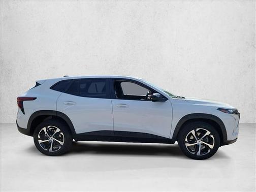 Summit White 2025 Chevrolet Trax FWD 1RS