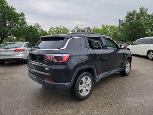 Diamond Black Crystal Pearlcoat 2022 Jeep Compass Latitude