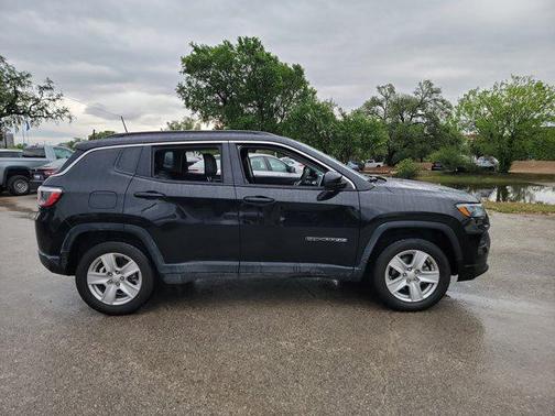 Diamond Black Crystal Pearlcoat 2022 Jeep Compass Latitude