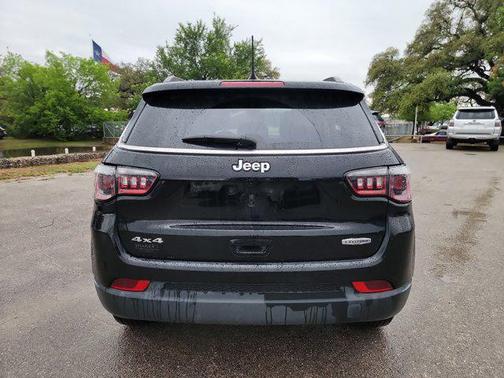 Diamond Black Crystal Pearlcoat 2022 Jeep Compass Latitude