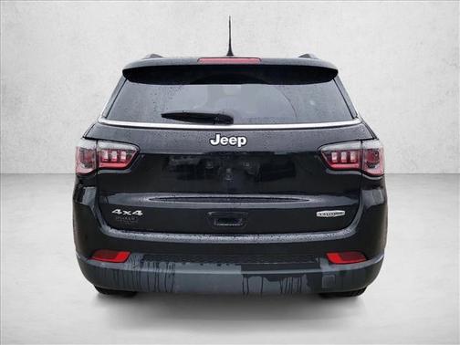 Diamond Black Crystal Pearlcoat 2022 Jeep Compass Latitude