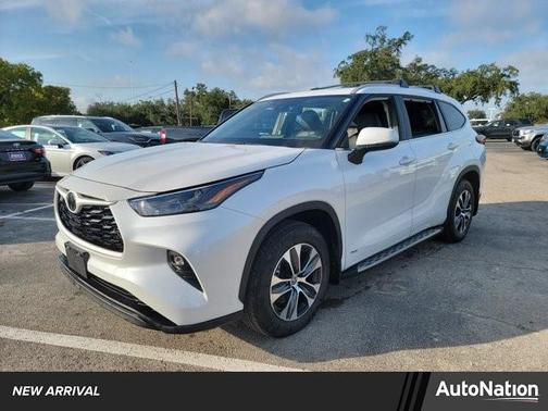 2025 Toyota Highlander Hybrid XLE