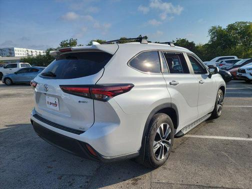 2025 Toyota Highlander Hybrid XLE