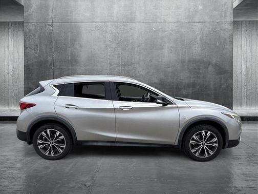 2018 INFINITI QX30 Premium