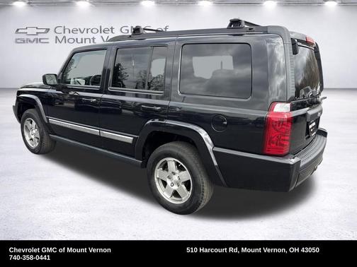 Brilliant Black Crystal Pearlcoat 2010 Jeep Commander Sport