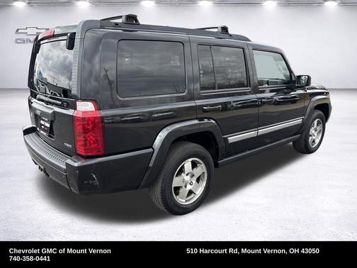 Brilliant Black Crystal Pearlcoat 2010 Jeep Commander Sport