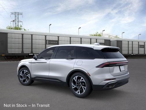 Silver Radiance Metallic 2026 Lincoln Nautilus Premiere