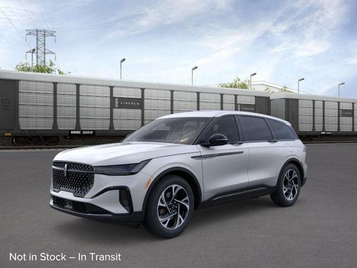 Silver Radiance Metallic 2026 Lincoln Nautilus Premiere