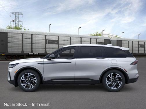 Silver Radiance Metallic 2026 Lincoln Nautilus Premiere