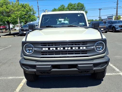 Desert Sand 2026 Ford Bronco Base