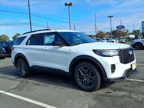 Star White 2027 Ford Explorer ST-Line