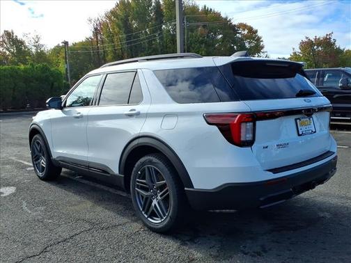 Star White 2027 Ford Explorer ST-Line