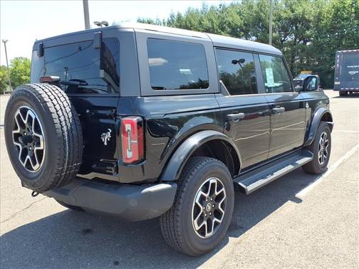 Shadow Black 2026 Ford Bronco Outer Banks
