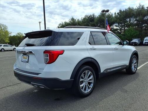 Star White Metallic Tri-Coat 2023 Ford Explorer XLT