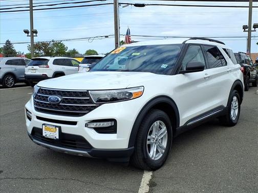 Star White Metallic Tri-Coat 2023 Ford Explorer XLT