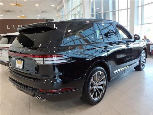 Infinite Black Metallic 2026 Lincoln Aviator Premiere
