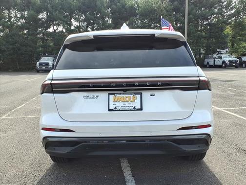 White Platinum Clearcoat Metallic 2026 Lincoln Nautilus Premiere