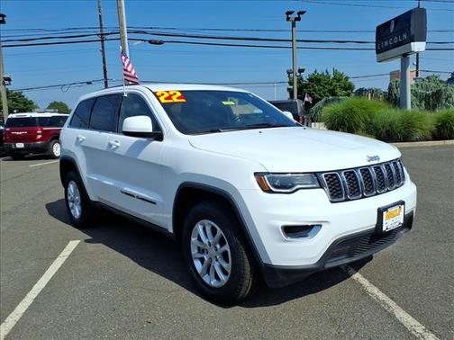 Bright White Clearcoat 2022 Jeep Grand Cherokee WK Laredo