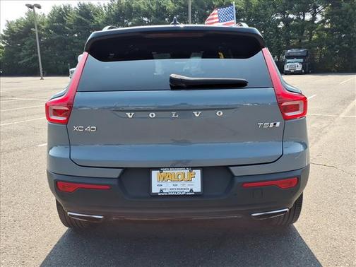 Gray Metallic 2020 Volvo XC40 T5 R-Design