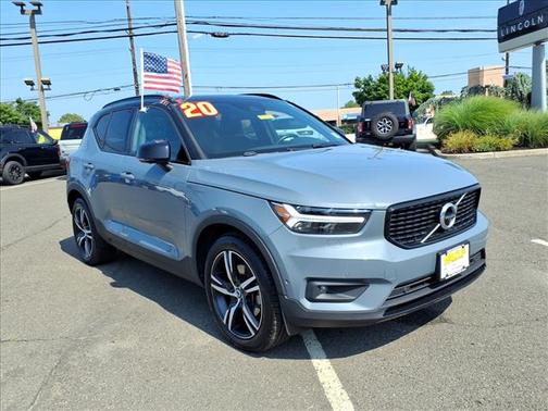 Gray Metallic 2020 Volvo XC40 T5 R-Design