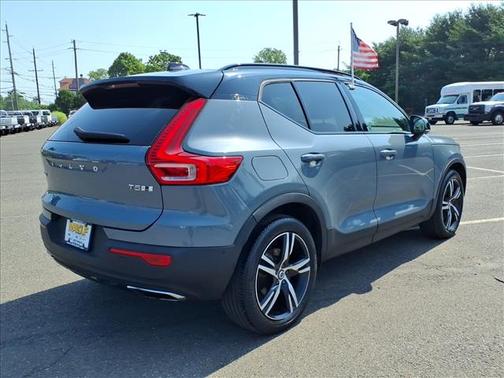 Gray Metallic 2020 Volvo XC40 T5 R-Design