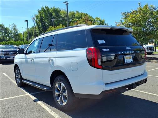 Star White 2027 Ford Expedition ACTIVE