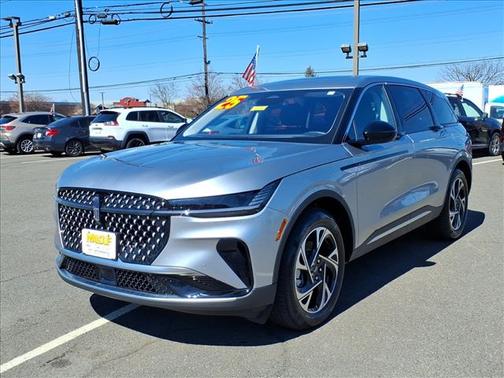 Silver Radiance 2025 Lincoln Nautilus Premiere