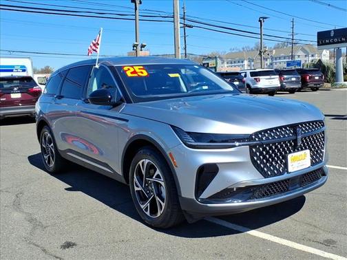 Silver Radiance 2025 Lincoln Nautilus Premiere