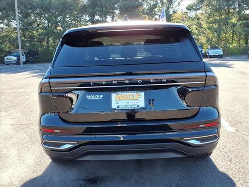 Infinite Black Metallic 2026 Lincoln Nautilus Premiere