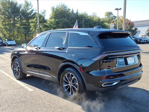 Infinite Black Metallic 2026 Lincoln Nautilus Premiere
