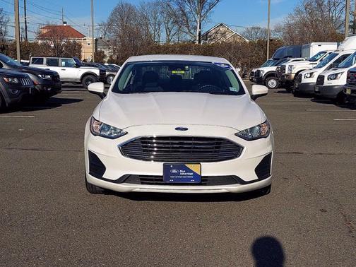 Photo 2 of 3 of 2020 Ford Fusion SE