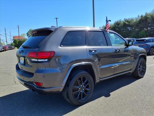 2018 Jeep Grand Cherokee LAREDO