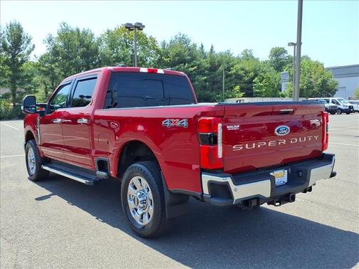 Rapid Red Metallic Tinted Clearcoat 2023 Ford F-350 Lariat Super Duty